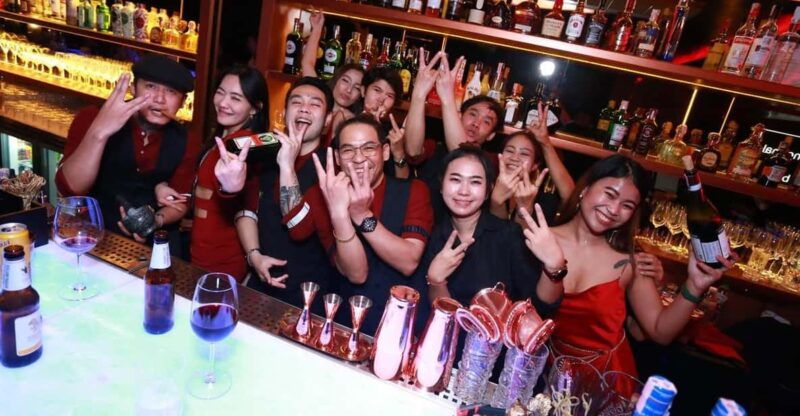 bangkok-sukhumvit-district-bar-and-club-crawl-with-shots