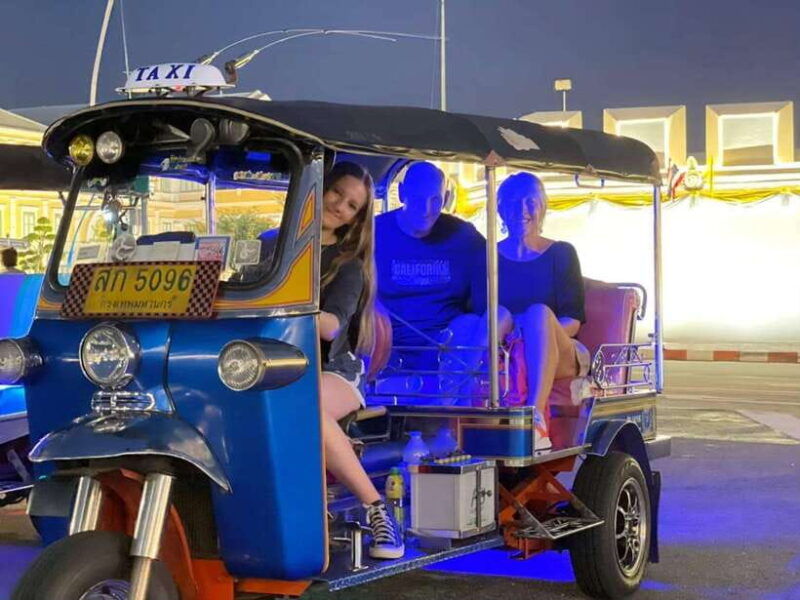 bangkok-tuk-tuk-by-night-with-chinatown-street-food-meal
