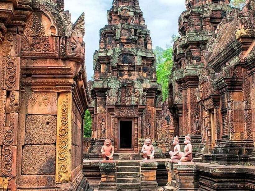 bantreay-srei-lady-temple-kbal-spean-and-landmine-museum