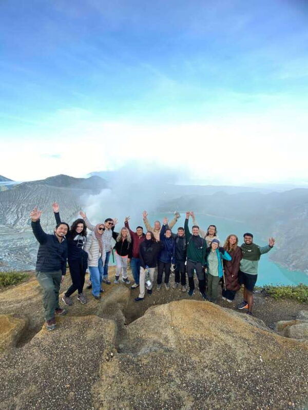 banyuwangi-ijen-crater-bluefire-and-sunrise-guided-trek