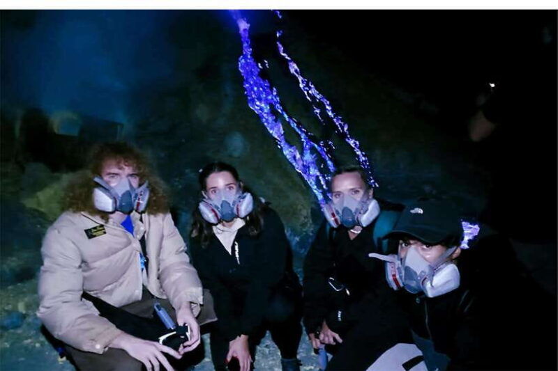 banyuwangi-ijen-volcano-guided-sunrise-hike-with-pickup