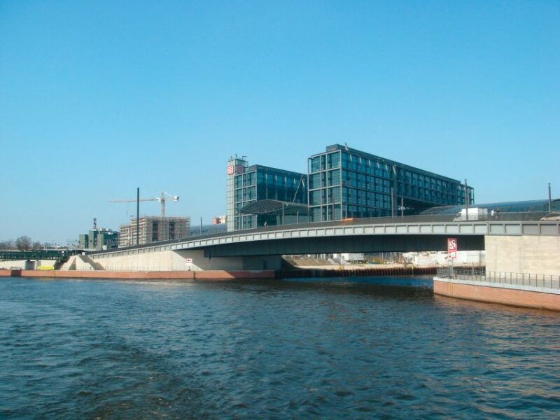 berlin-2-5-hour-east-side-boat-cruise-with-commentary