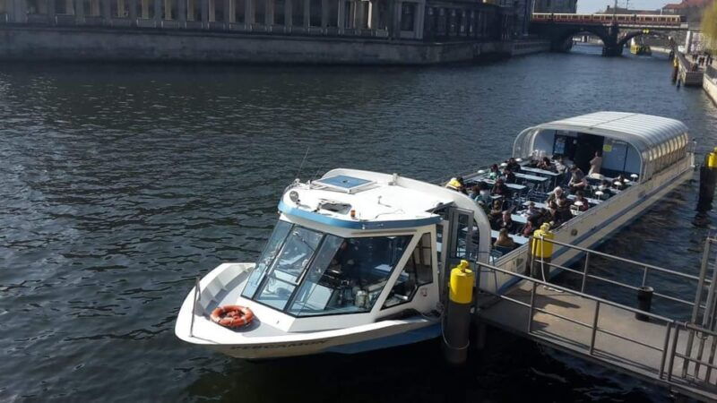 berlin-east-side-gallery-spree-cruise-by-electric-boat