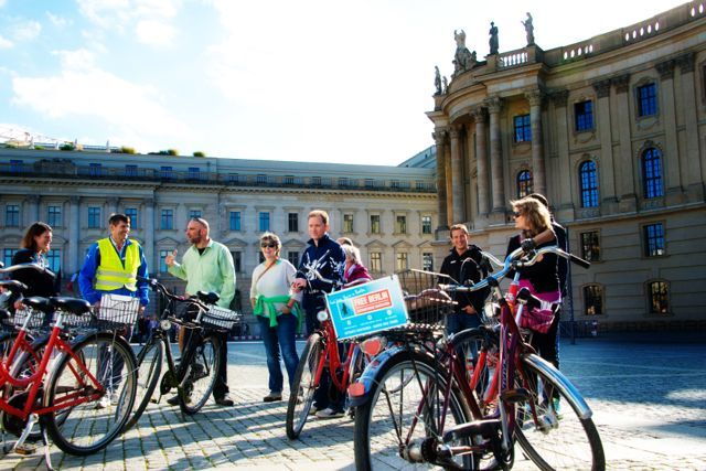 berlin-highlights-guided-bike-tour