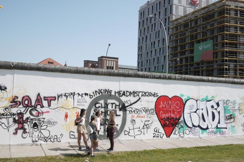 berlin-history-and-alternative-tracks-with-local-guide