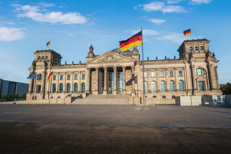 berlin-private-2-hour-sightseeing-tour-in-classic-gdr-van