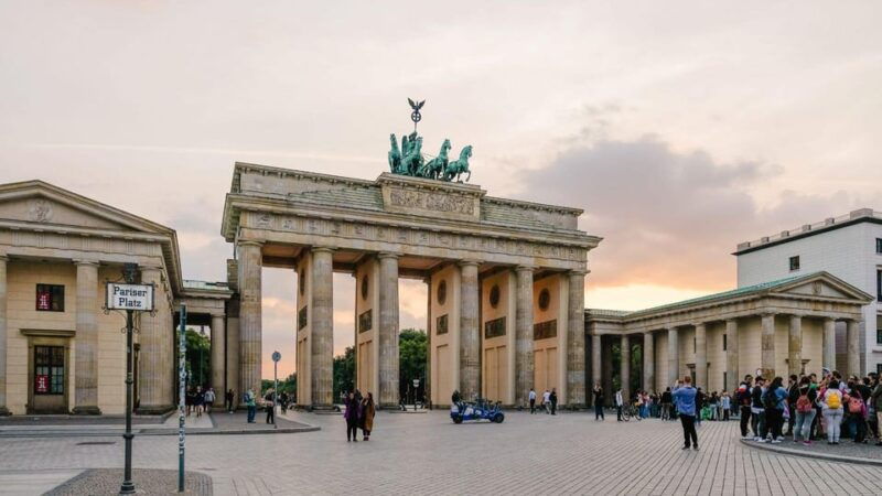 best-of-berlin-private-walking-tour-with-a-local
