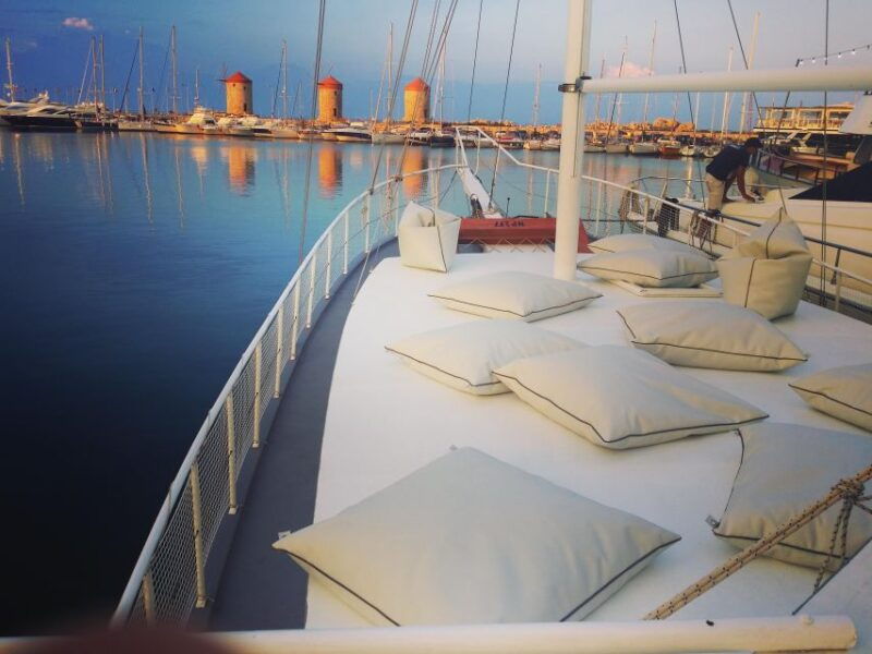 boat-trip-to-anthony-quinns-bay-food-drinks-included