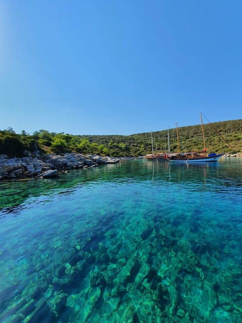 bodrum-private-motoryacht-tour-with-swimming-stops-lunch