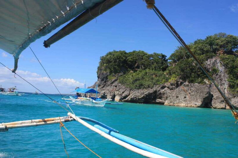 boracay-hopping-tour-with-standard-boodle-fight-lunch