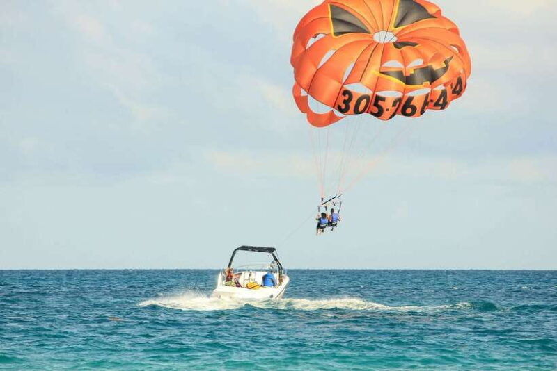 boracay-solo-or-tandem-parasailing-experience