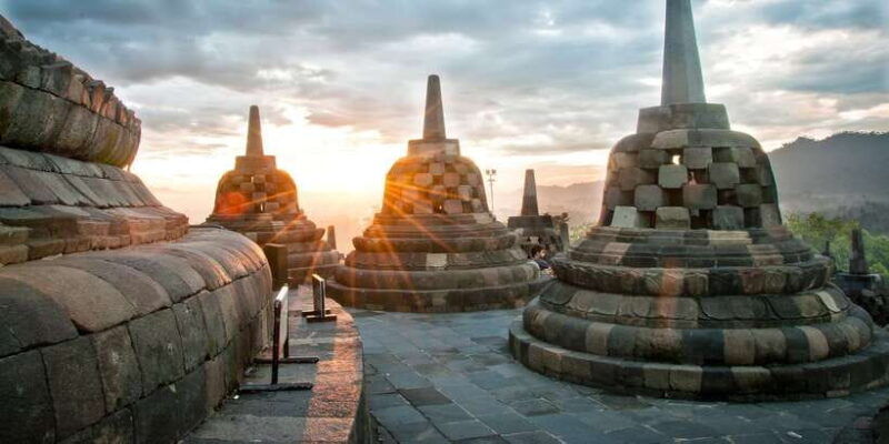 borobudur-sunrise-merapi-volcano-prambanan-full-day-tour