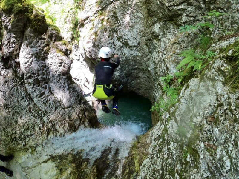 bovec-beginners-canyoning-guided-experience-in-fratarica