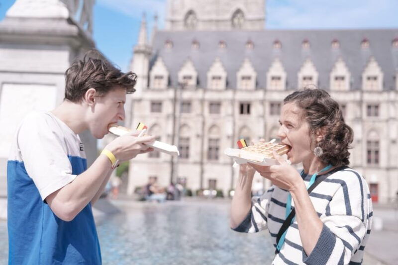 bruges-uncovered-walking-tour-canal-boat-experience