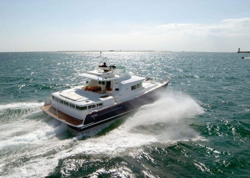 busan-group-sightseeing-yacht-cruise-with-snacks-and-drinks
