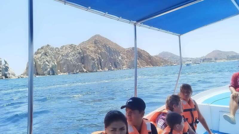 cabo-san-lucas-boat-tour-around-the-peninsula-and-stay-at-the-beach
