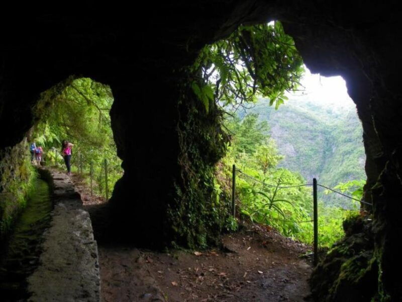 caldeirao-verde-walking-tour-with-guide