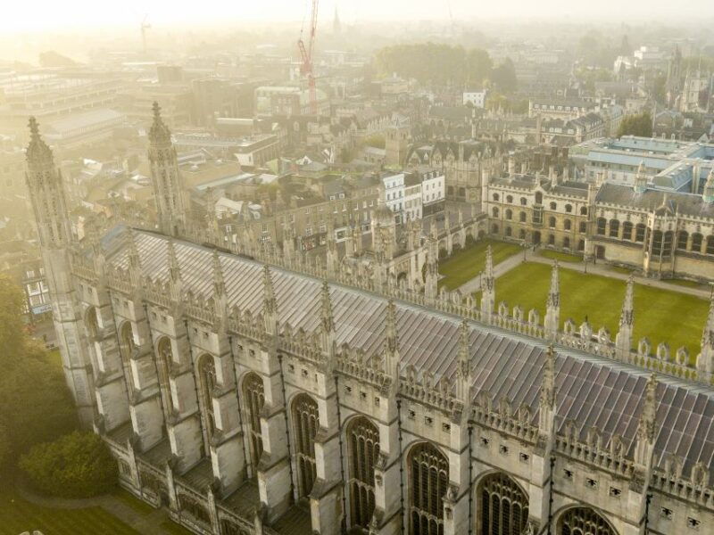 cambridge-ghost-tour-led-by-university-alumni-guide