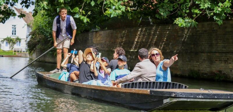 cambridge-shared-chauffeured-punting-tour