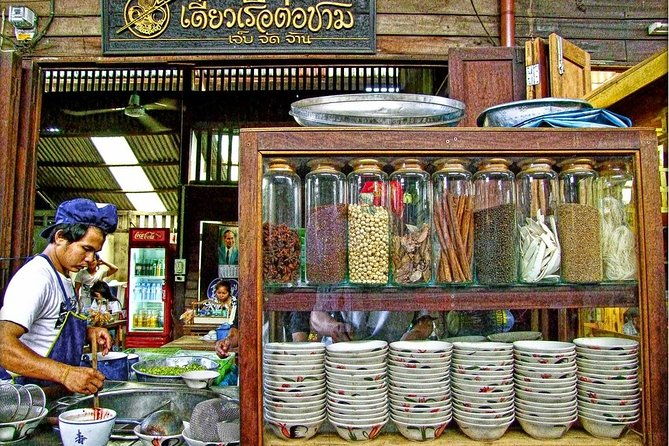 Chachoengsao One Day Trip from Bangkok : Historic Market and Buddhist Temples - Who should consider this tour?