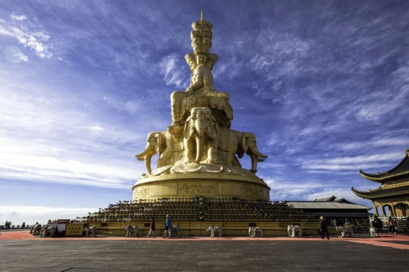 chengdu-2-days-panda-leshan-buddha-and-emeishan-group-tour