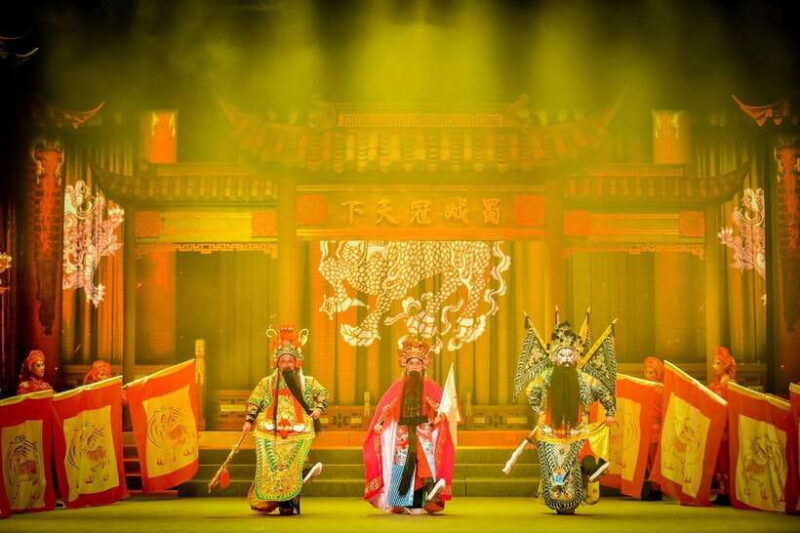 chengdu-classic-sichuan-opera-show-furong-guocui-free-tea