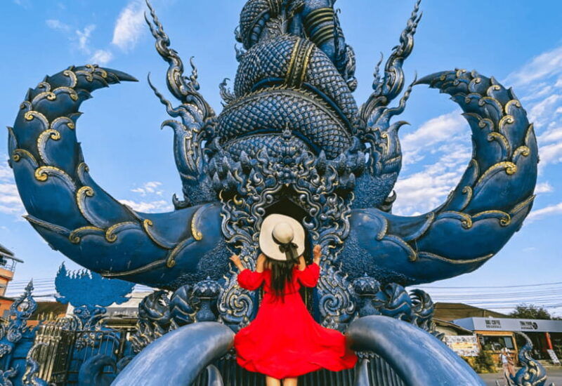 chiang-mai-chiang-rai-white-blue-red-temples-long-neck