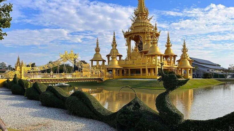chiang-mai-white-and-blue-temples-and-lalita-cafe