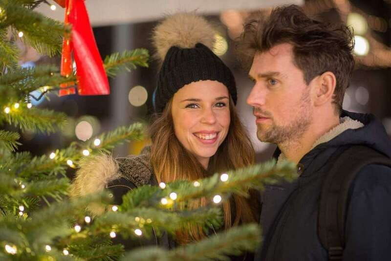 christmas-magic-old-montreal-walking-tour