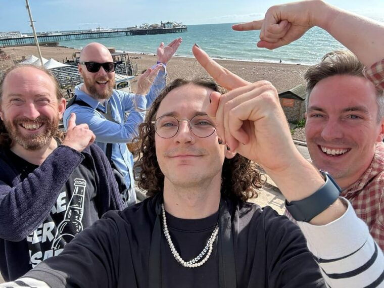city-treasure-hunt-in-brighton-clue-the-looking-glass
