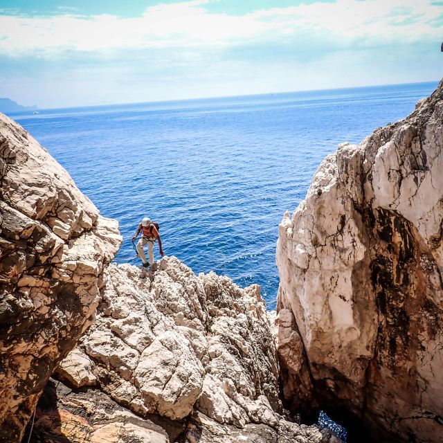 climbing-discovery-session-in-the-calanques-near-marseille