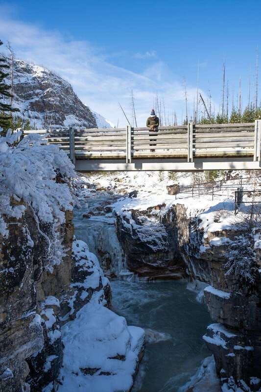 couples-meditation-tour-lake-louise-marble-canyon-more