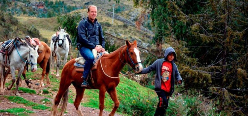 cusco-horseback-ride-through-the-archaeological-zone