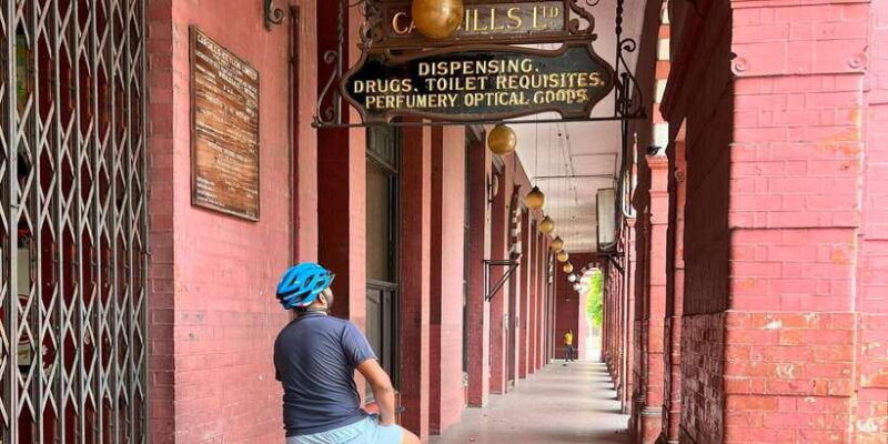 cycling-through-colombo