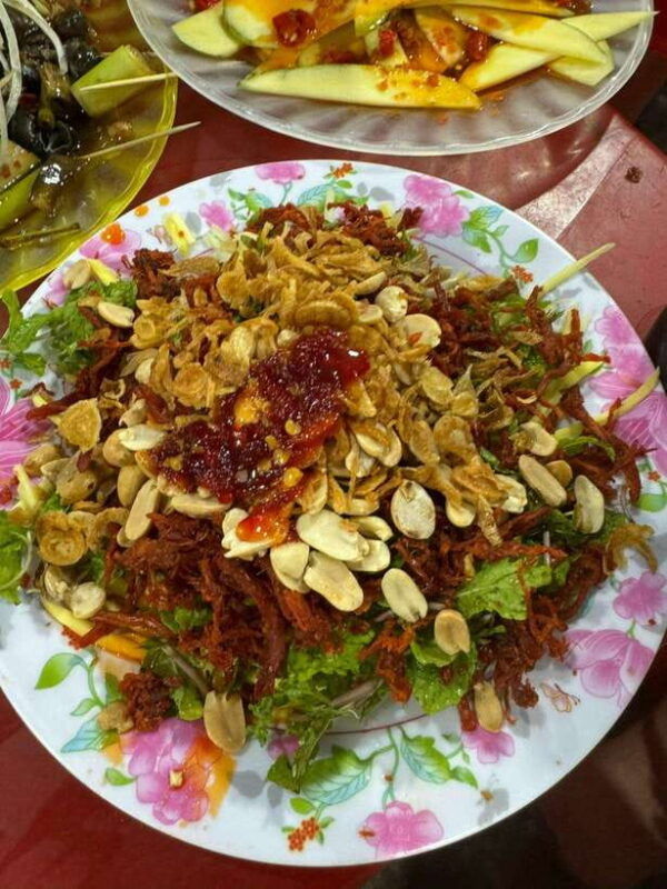 da-nang-city-street-food-private-tour-by-motorbike-car
