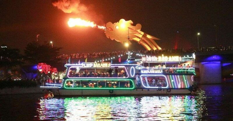 da-nang-han-river-local-cruise-by-night
