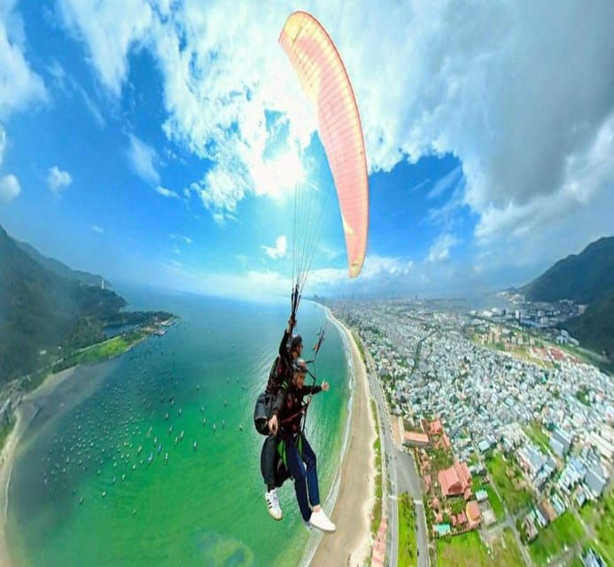 da-nang-highlights-paragliding-experience