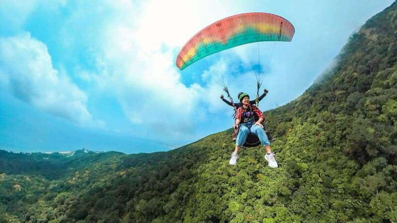 da-nang-paragliding-enjoy-lady-buddha-statue-from-above
