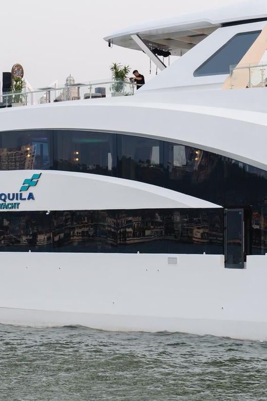 day-trip-luxury-experience-in-ha-long-bay-by-saquila-yacht