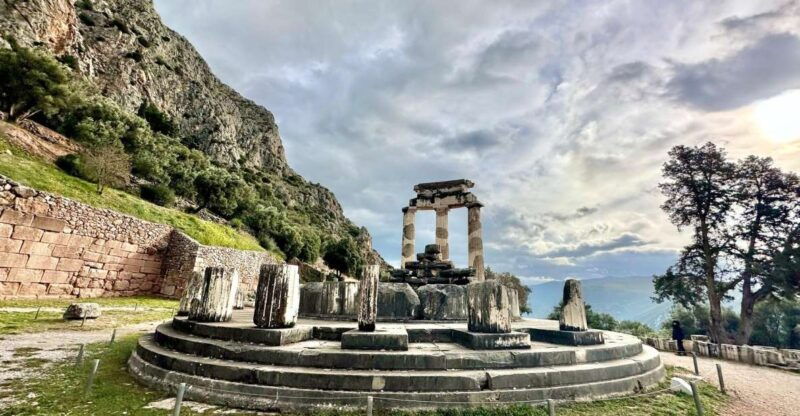 delphi-navel-of-earth-hosios-loukas-full-day-private-tour