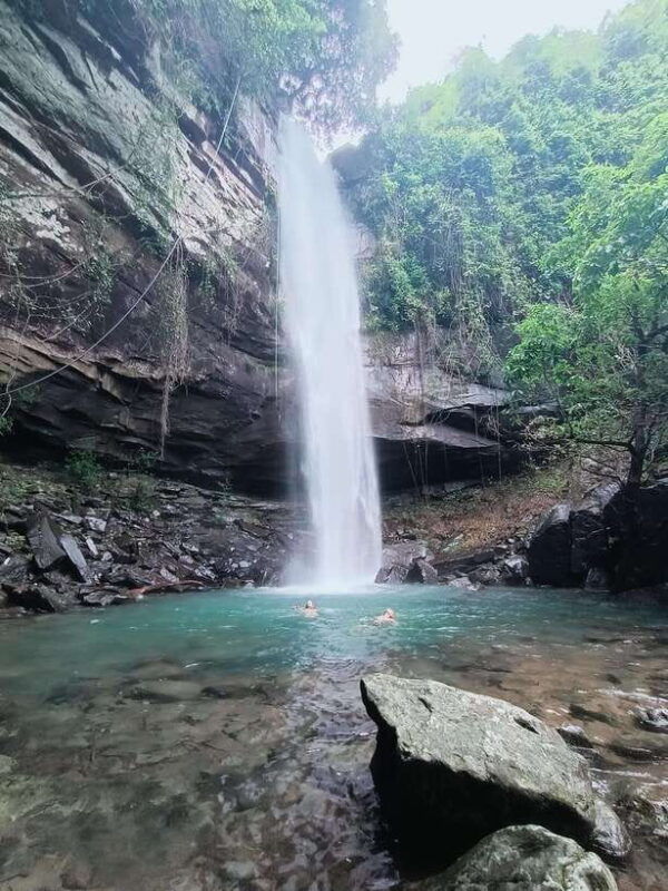 discover-hidden-waterfall-include-khmer-noodle-and-cake