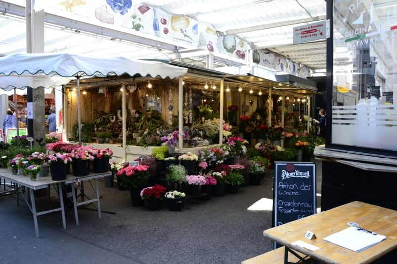 dusseldorf-walk-the-old-town-and-a-charming-market-square