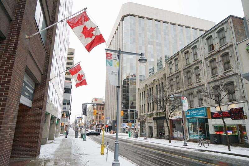 exceptional-walking-christmas-tour-in-magical-ottawa