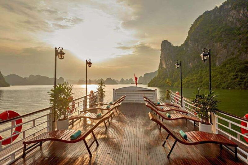 explore-halong-bay-with-cozy-bay-cruise-2-days-1-night