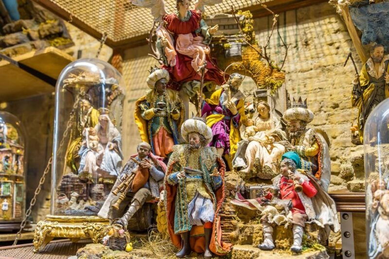 explore-the-naples-christmas-market-private-tour