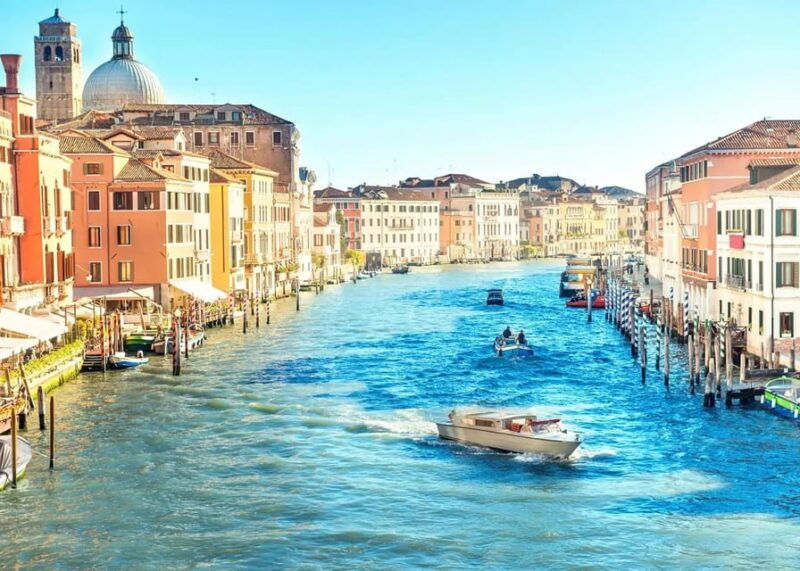explore-venice-walking-tour-and-gondola