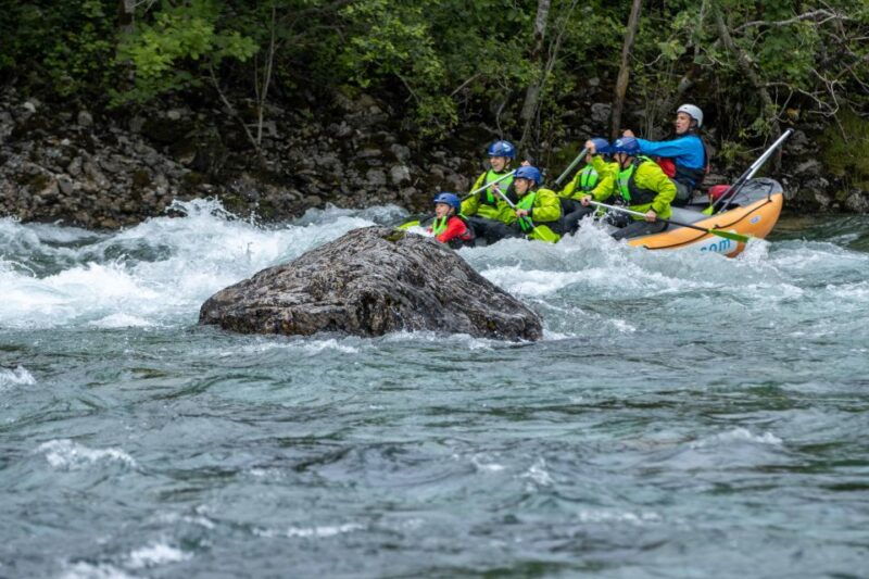 family-rafting-voss