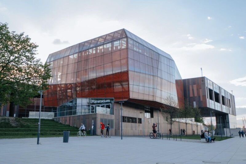 family-tour-of-warsaw-old-town-with-fun-activities-for-kids
