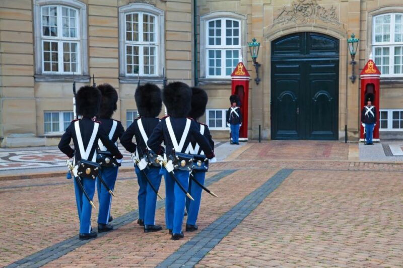 fast-track-amalienborg-palace-museum-copenhagen-private-tour