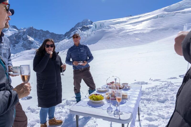 franz-josef-helicopter-picnic-amongst-the-peaks